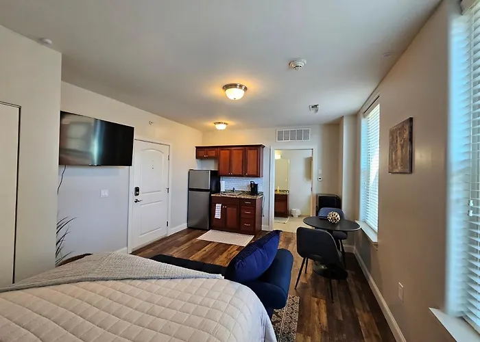 Cozy At The Inman - 214 * Champaign